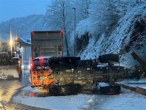 Schnee Gl Tte Hunderte Unf Lle In Nrw Wintereinbruch F Hrt Zu