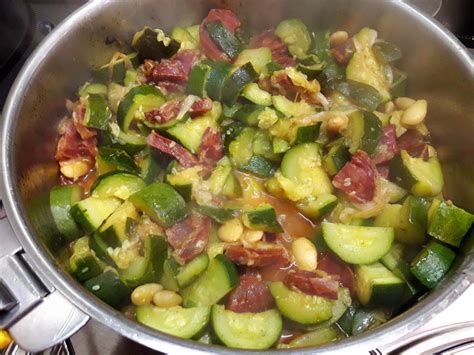 Courgettes Au Chorizo Et Amandes La Recette Facile Par Toqu S Cuisine