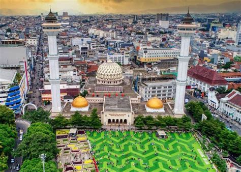 Masjid Raya Bandung Destinasi Wisata Religius Dengan Fasilitas Dan