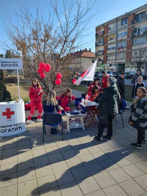 Crveni Krst Bogati Uli Nom Manifestacijom Obeli Io Godina Crvenog