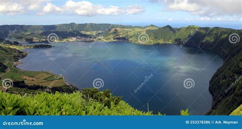 Lagoa Azul Vue De Miradouro Das Cumeeiras Sete Cidades Sao Miguel