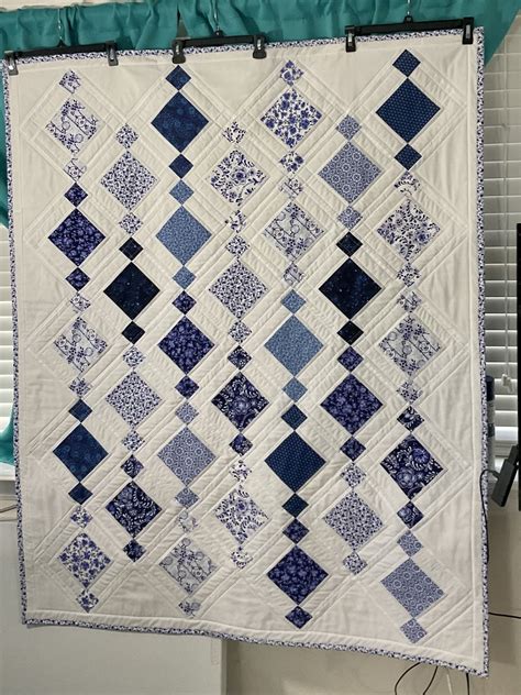 Pin By Nonie Mcd On Making A Chandelier Quilt Blue Quilt Patterns