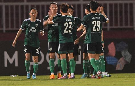 Group H Jeonbuk Edge Yokohama For First Victory