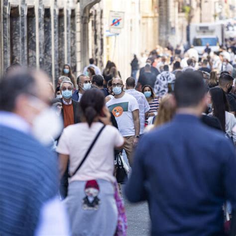 Covid In Sicilia Curva In Calo Diminuiscono Contagi E Ricoveri In