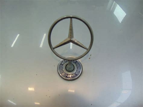 MERCEDES W203 ZNACZEK EMBLEMAT MASKI 13128835758 Oficjalne Archiwum