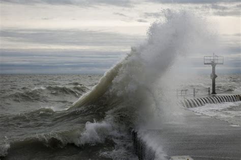 Dangerous Waves Flooding Expected Along Lake Over Weekend Chicago