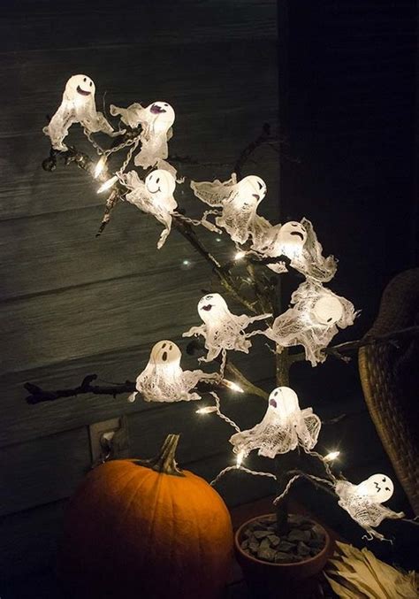 Creative Halloween tree decorations – DIY holiday decor ideas