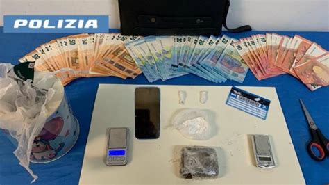 Pianura Sorpreso In Casa Con La Droga Arrestato Dalla Polizia