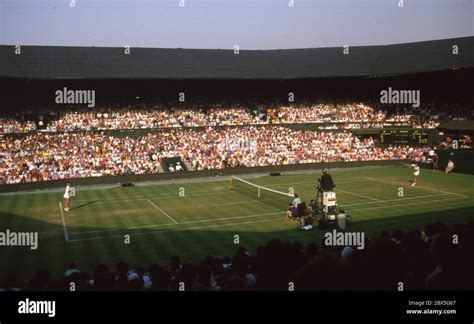 Wimbledon centre court general view hi-res stock photography and images ...