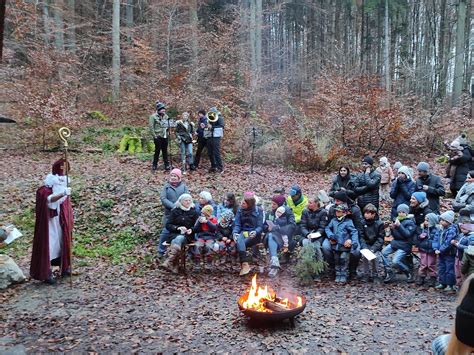 Gro Er Andrang Bei Der Waldweihnacht Des Albvereins Schw Bischer