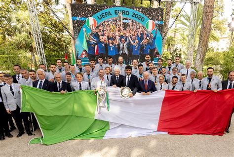 Dal Quirinale A Palazzo Chigi Mattarella E Draghi Celebrano L Italia