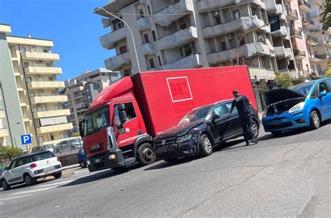 Incidente A Cosenza Traffico Rallentato Su Via Panebianco Calabria