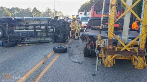 Rollover Accident Closes Hampton Rd Texarkana Today