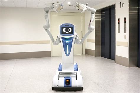 「双腕型自走式」でサービスロボット参入の川崎重工、後発でどう戦うか