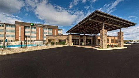 Hotels Near Louisville Zoo | Book from 18 Stay Options @Best Price