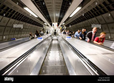 Underground On The Jubilee Line At Waterloo Tube Station Stock Photo