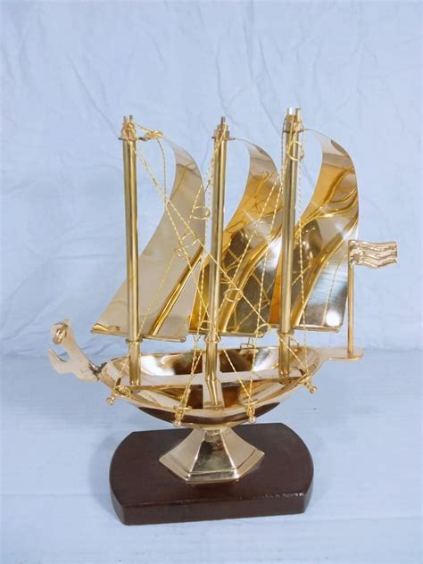 Polished Inch Brass Handmade Ship Showpiece For Decoration At Rs