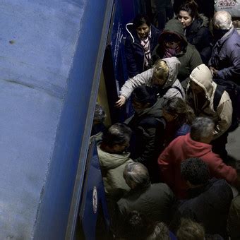 Una formación del Tren Roca arrolló a un auto en la estación Mitre y