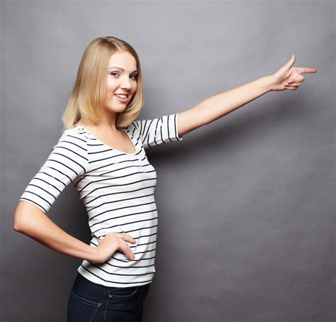 Feliz Sonriente Mujer Joven Hermosa Foto Premium