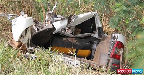 Motorista morre na colisão de carreta Fiat Strada na BR 060