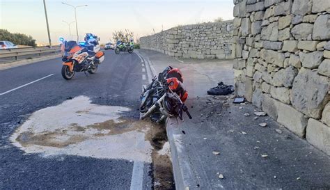 Perde Il Controllo Della Moto E Si Schianta Contro Un Muro A Rabat