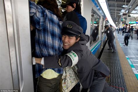 Incredible Images Of The World S Most Extreme Rush Hours Daily Mail