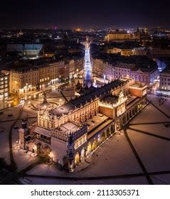 Main Square Saint Marys Basilica Sukiennice Stock Photo 2261463343