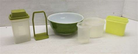 Older 4 Quart Olive Green Pyrex Bowl And 4 Pieces Of Tupperware