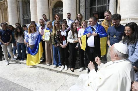 Papa Francesco Il nostro pensiero è alle popolazioni in guerra