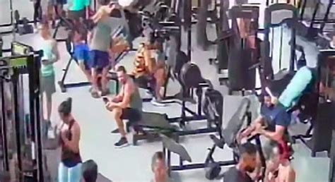 Aluno é quase esm4gado por aparelho de 150 kg em academia veja vídeo