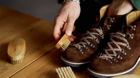 Cómo limpiar tus zapatos de gamuza con ingredientes caseros FÁCIL y