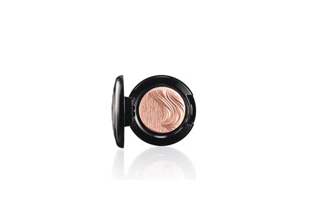 Mac Glamour Daze Tutti I Prodotti Utilizzati Per Il Beauty Look Grazia It