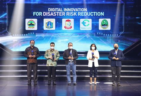 Inovasi Digitalisasi Antar Danny Pomanto Raih Penghargaan DIA 2022