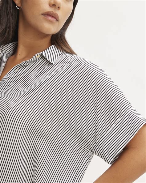 The Clean Silk Short Sleeve Square Shirt Black White Everlane