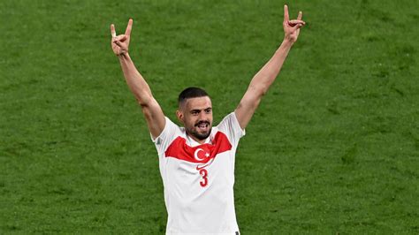 Euro Le Turc Demiral Suspendu Plusieurs Matchs Apr S Avoir Imit