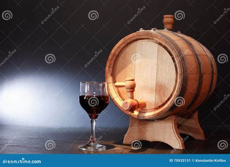 Eichen Fass Und Wein Stockbild Bild Von Hahn Bauernhof 70933131