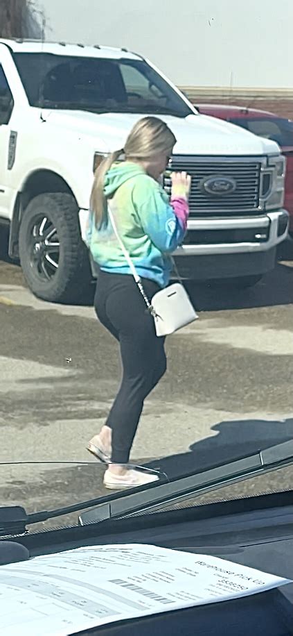 Blonde Hair Blue Eyes Thick Ass Vaping Spandex Leggings Yoga Pants Forum