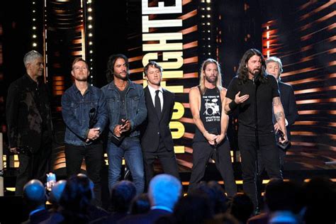 Foo Fighters I Tina Turner Me U Uvr Tenima U Rock N Roll Hall Of Fame