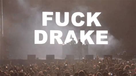Det stod fuck Drake på scenen til Pusha T i helgen no