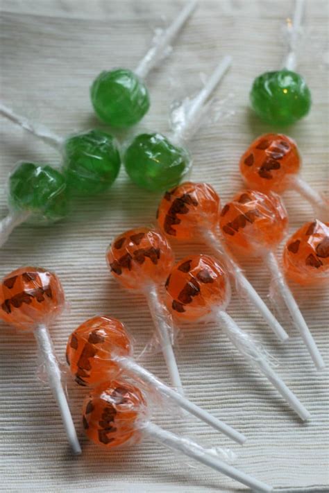 5 Minute Halloween Lollies - In The Playroom