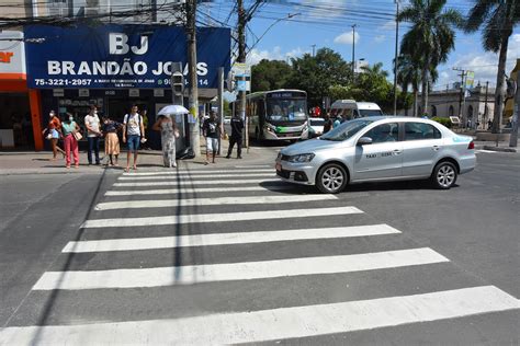 Prefeitura De Feira Renova Pintura Em Faixas De Pedestres