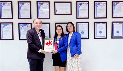 The Meeting Between Hoa Sen University And The Director Of