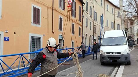 Narni Via La Gru Nel Centro Storico Via Roma Riaperta Al Traffico