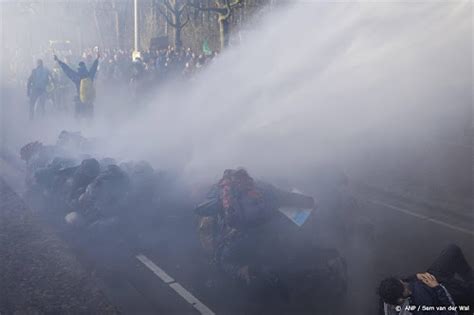 Politie Zet Waterkanon In Bij Demonstratie XR Op A12 Ditjes En Datjes