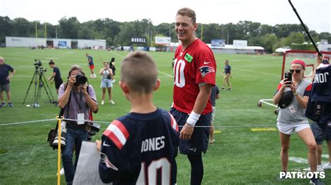 Mac Jones Ensures Great 5th Birthday For Fan At Patriots Training Camp