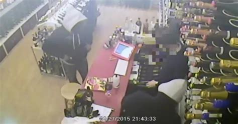 Police Release Video In Suspected Downtown Manhattan Store Robbery Spree Cbs New York