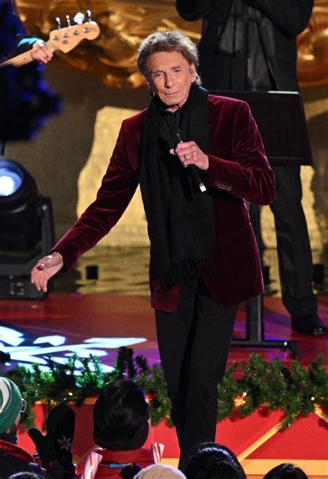 Barry Manilow, 80, hides out after shocking fans with unrecognizable ...