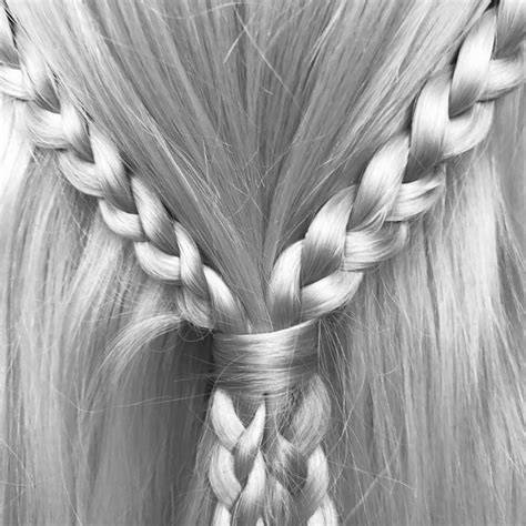 Pin By Yna Pinca On Hair In 2024 Lgbt Book Throne Of Glass Hair