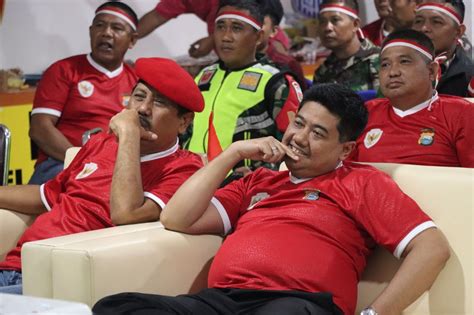 Polres Pelabuhan Makassar Bersama Masyarakat Gelar Nobar Timnas