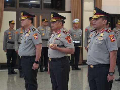 Kapolda Sultra Beserta 16 Pati Dan Pamen Polri Resmi Naik Pangkat